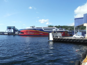 Le ferry dans la port de Kristiansand