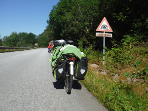 Un "petit" tunnel le long du fjord, en vélo !