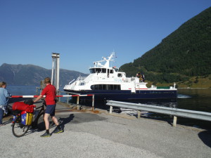 Le bateau "express" entre Ortnevik et Vik.
