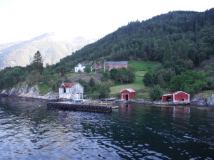 Une halte du bateau expresse pour prendre un passager.